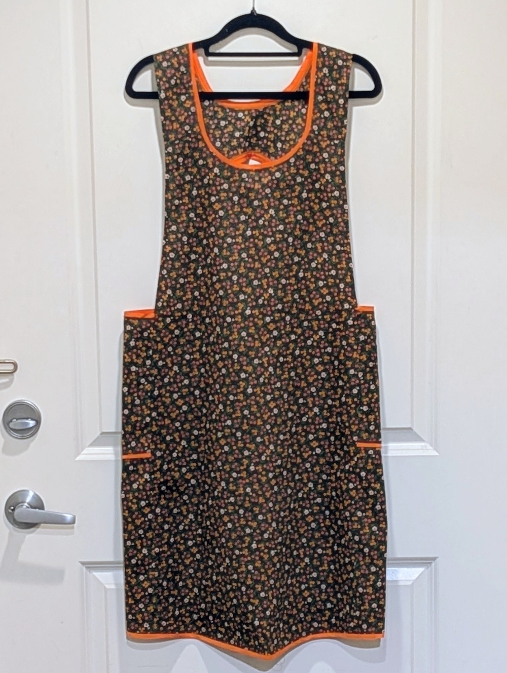 EUC Vintage Handmade Floral Pattern Black and Orange Wrap Around Apron